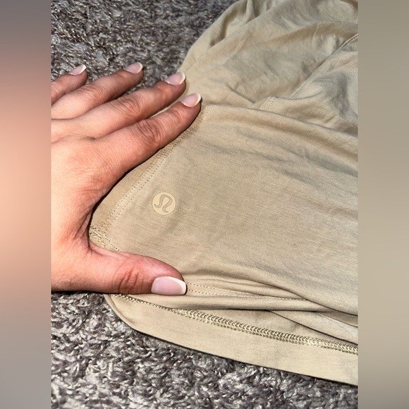Men’s/ UNISEX Lululemon Tan Loose Fit Tank Top GUC - Picture 11 of 11